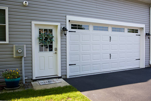 24/7 Emergency Garage Door Panel Replacement experts in Mystic, CT